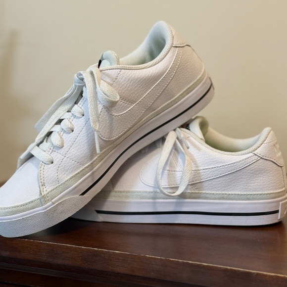 Nike White Classic Sneakers- Size 7 - Picture 2 of 6